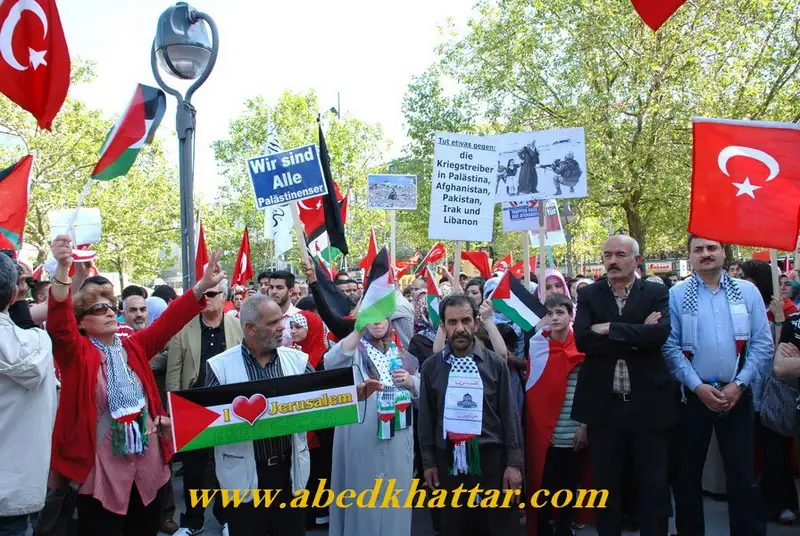 وقفة احتجاج جماهيرية ضد المذبحة التي تعرض لها العرب والأجانب على متن سفن الحرية