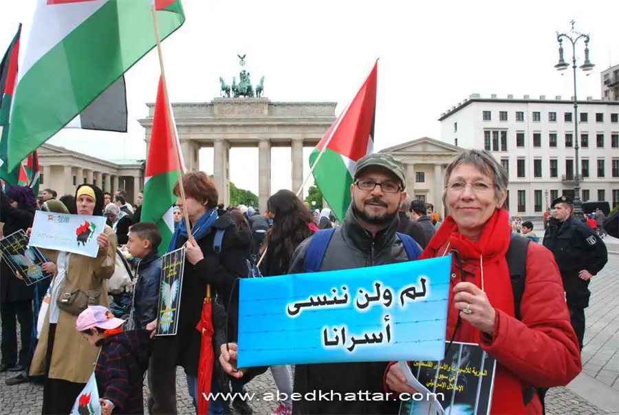 وقفة احتجاج أمام السفارة الاميركية تضامناً مع الأسرى في سجون إسرائيل