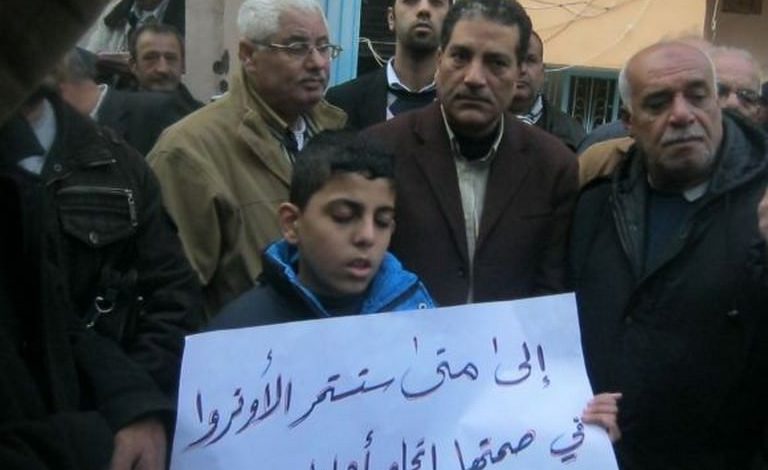 اعتصام النازحين السوريين امام مكتب الانروا في المخيم