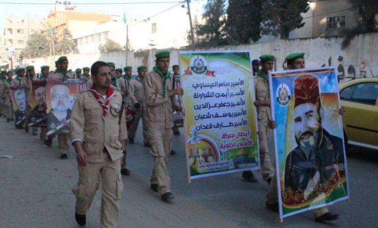 حماس بمنطقة الفالوجا تنظم مسيراً كشفياً تضامناً مع الأسرى المضربين في سجون الاحتلال
