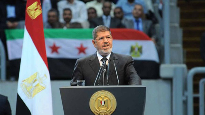 مزج مرسي بين العربية والإنجليزية في خطابه بألمانيا يثير سخرية مغردين