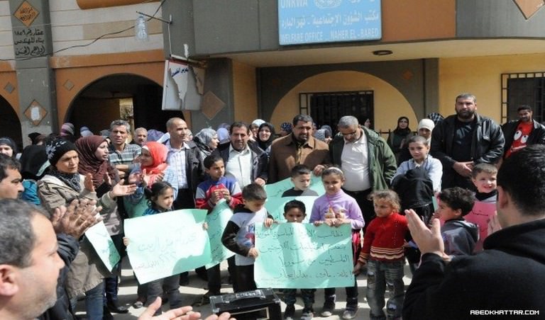 إعتصام للنازحين الفلسطينيين من مخيمات سوريا أمام مكتب الأونروا في مخيم البداوي