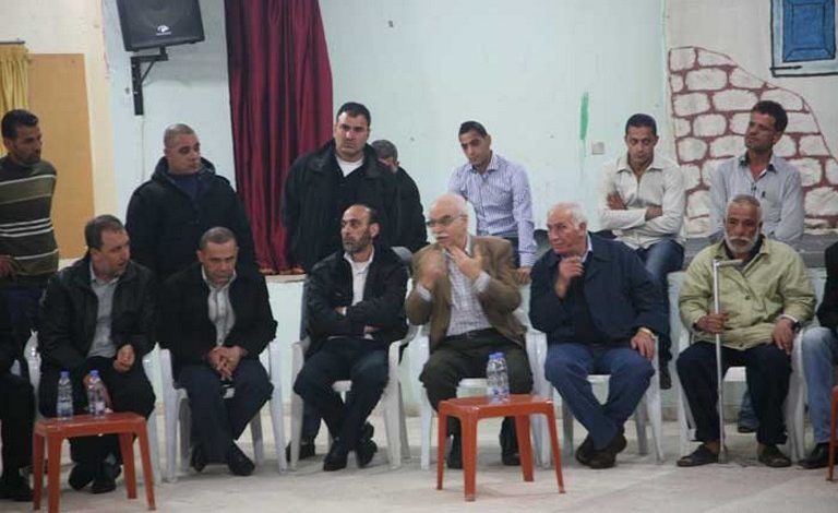 اجتماع الفصائل الفلسطينية واهالي الفقيد في مخيم برج الشمالي