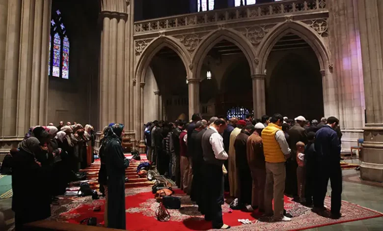 كنيسة اسكتلندية تفتح أبوابها لمئات المسلمين للصلاة 5 مرات يومياً