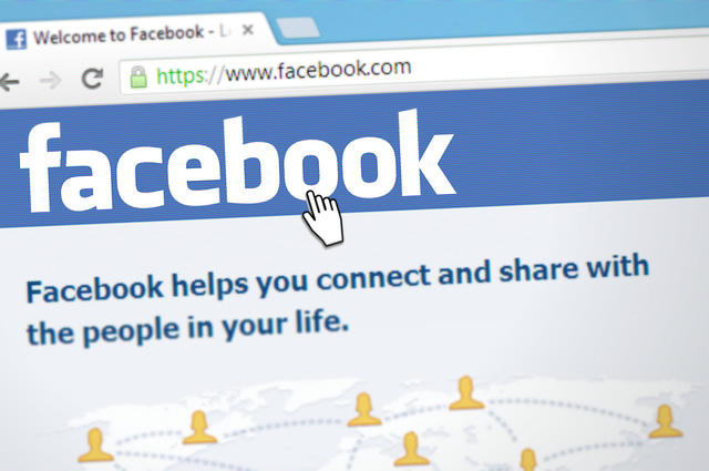فيسبوك || Facebook ... تكشف النقاب عن هاتفها الذكي