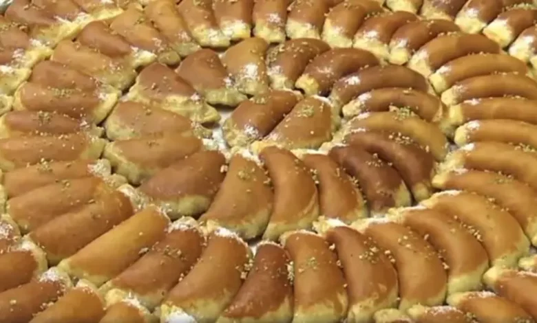 إقبال على شراء القطايف في رام الله في شهر رمضان