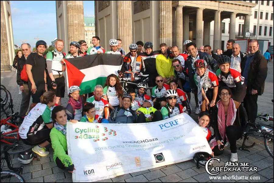 دراجون ناشطون فلسطينيون واجانب من أجل غزة في برلين