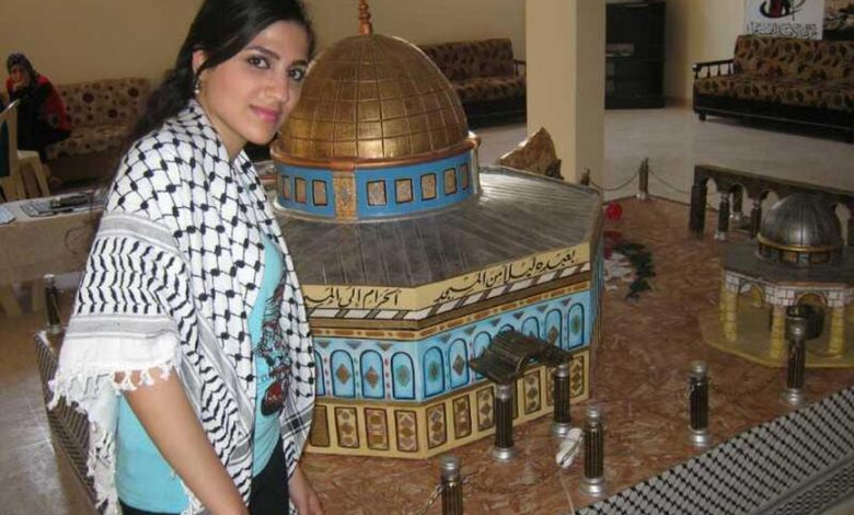 زارت الفنانه ميرنا عيسى معرض القدس الذي اقيم في مخيم عين الحلوة