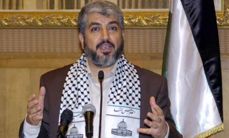 تمزيق صور خالد مشعل في مخيم البداوي