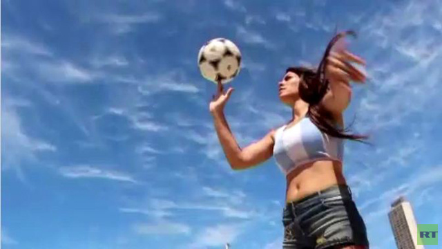 بالفيديو || موهبة أرجنتينية مميزة في مهارات كرة القدم