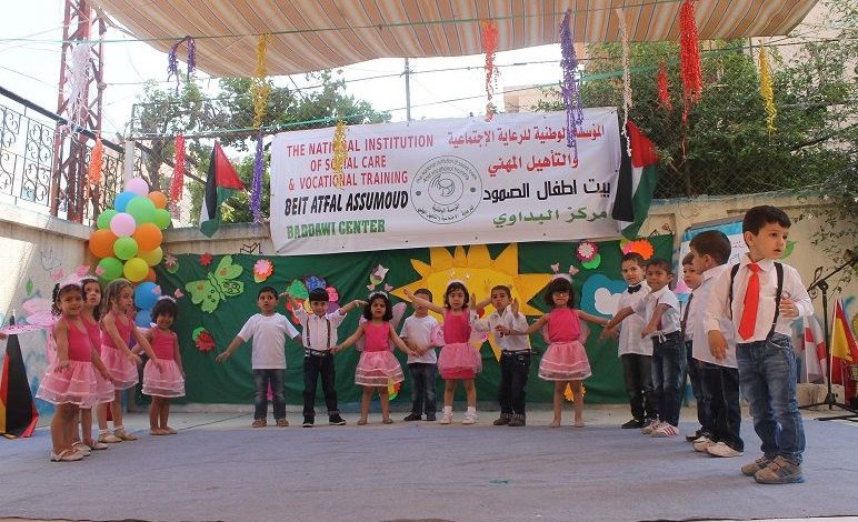 قامت مؤسسة بيت اطفال الصمود في مخيم البداوي بتخريج صف الروضة الثالثة