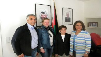 استقبال د. خلود دعيبس، سفيرة دولة فلسطين لدى ألمانيا الطفل الفلسطيني نعيم أبو الجبن، الذي حاز على بطولة برلين لوزن 46 كلغ في مبنى السفارة في برلين.
