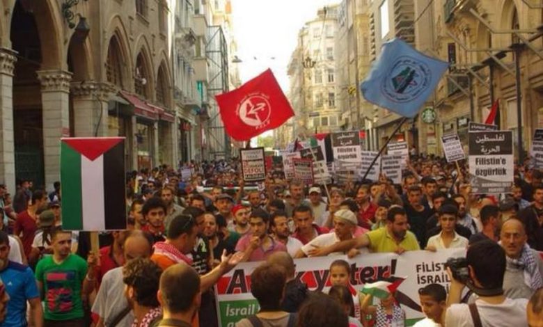مظاهرة حاشدة في اسطنبول تنديداً بالعدوان الصهيوني علي غزة