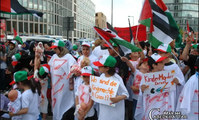مسرة حاشدة نسائية مع أطفال فلسطين تضامنا مع أهل غزة في برلين