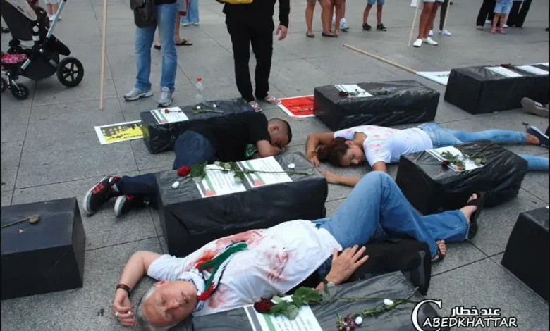 اتحاد طلاب فلسطين يدعمون غزة بمشهد تمثيلي في برلين