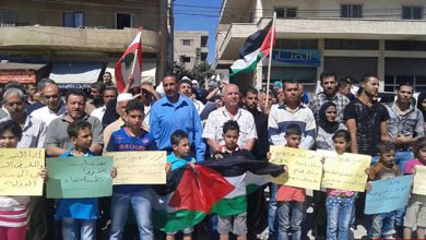 اعتصام جماهيري حاشد للفلسطينيين النازحين من سوريا احتجاجا على تقليص خدمات الأونروا