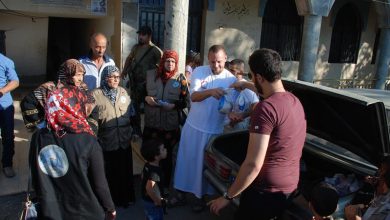 جمعية فلسطينيي فرنسا استكملت توزيع الأضاحي في المخيمات