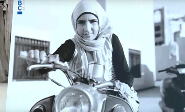 بالفيديو .. وجع النازحات السوريات وأحلامهن في معرض صور