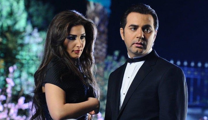 بالصور..وائل جسّار يقبّل زوجته خلال غنائه على المسرح