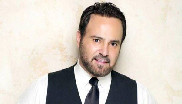 عاصي الحلاني يتحدث عن مرضه وجلوسه على كرسي متحرك وينتظر التحاليل