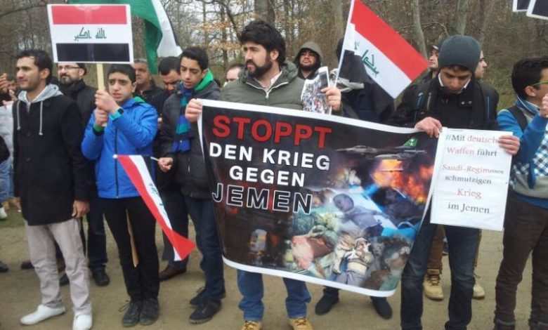 وقفة احتجاج لابناء الجالية اليمينية في برلين امام السفارة السعودية تنديدا بالعدوان السعودي