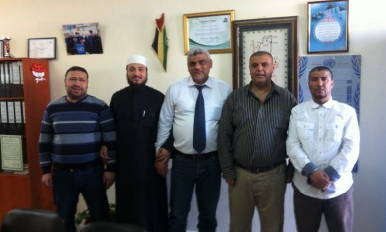 اللجنة الاهلية تجول على المدارس في مخيم البص