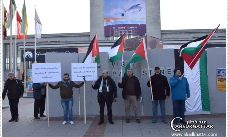 مجسم جدار الفصل العنصري امام بوابة معرض برلين الدولي للسياحة