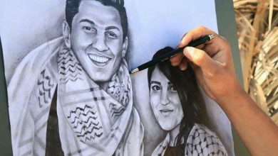 بالصور .. رسام فلسطيني يرسم لوحة للفنان محمد عساف والفنانة ميرنا عيسى