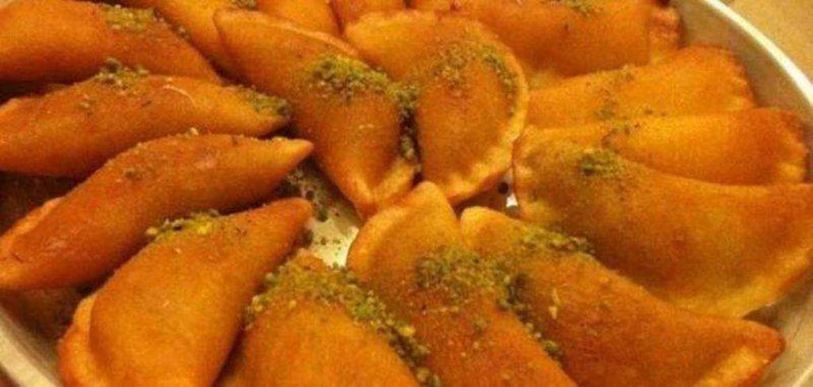القطايف حلوى الفقراء في مخيم عين الحلوة