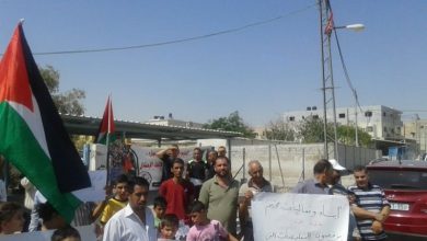 وقفة احتجاجية ضد تقليصات الانروا في مخيم عقبة جبر