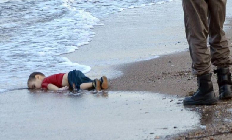 مغردون || غرق الطفل السوري يظهر موت ضمير العالم