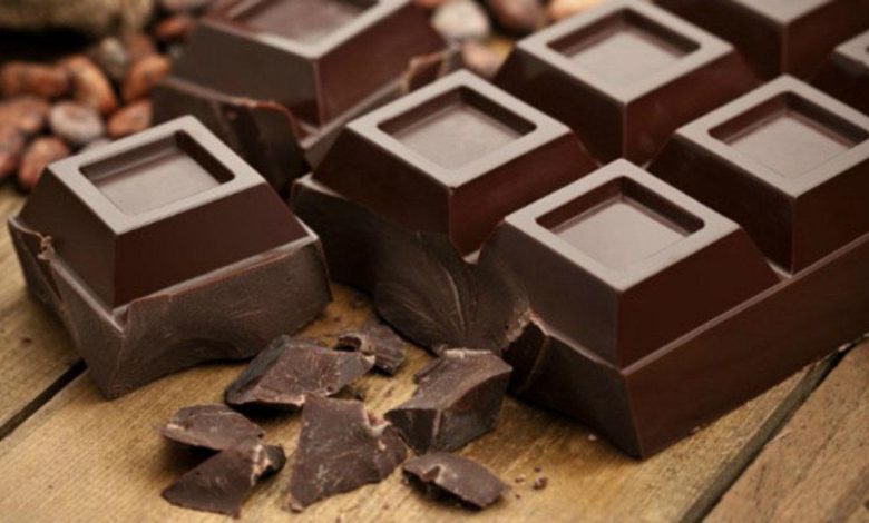الشوكولا الداكنة تخفض نسبة السكر و الكولسترول