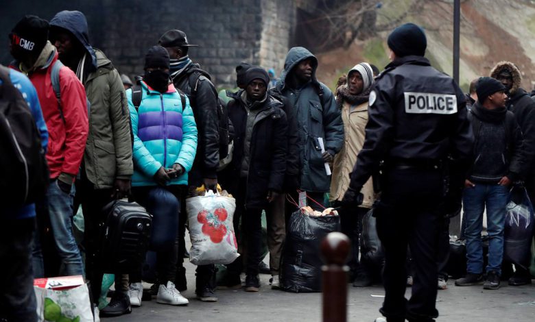 باريس || أبعدنا 15 ألف مهاجر عن الحدائق العامة