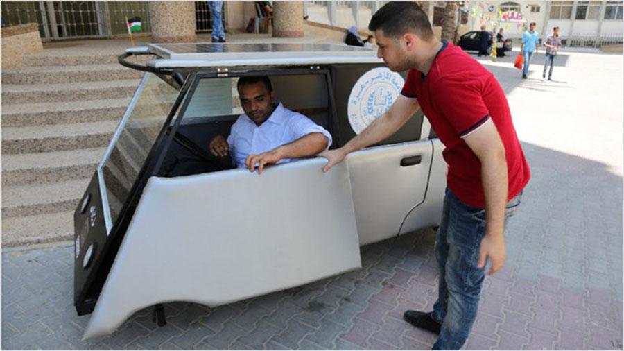 فلسطينيان يبتكران سيارة شمسية