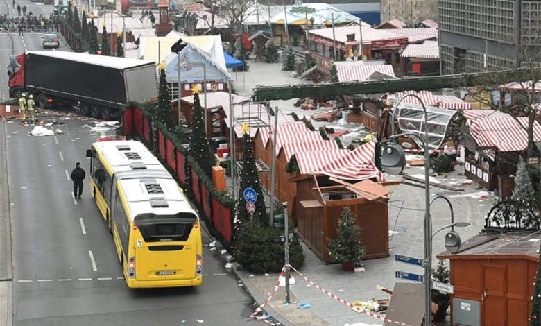 الشرطة الألمانية || 9 قتلى و50 مصابا في عملية دهس استهدفت متسوقين في برلين