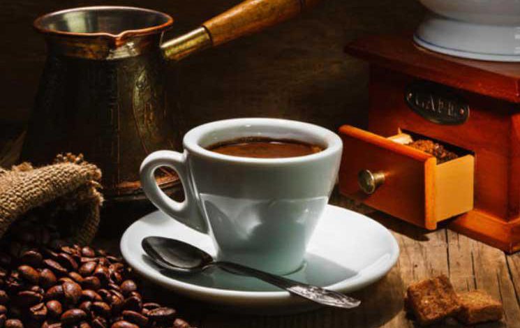 القهوة والشاي يحدان من خطر الوفاة بأمراض القلب