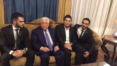 محمود عباس يلتقي مشتركي اراب آيدول
