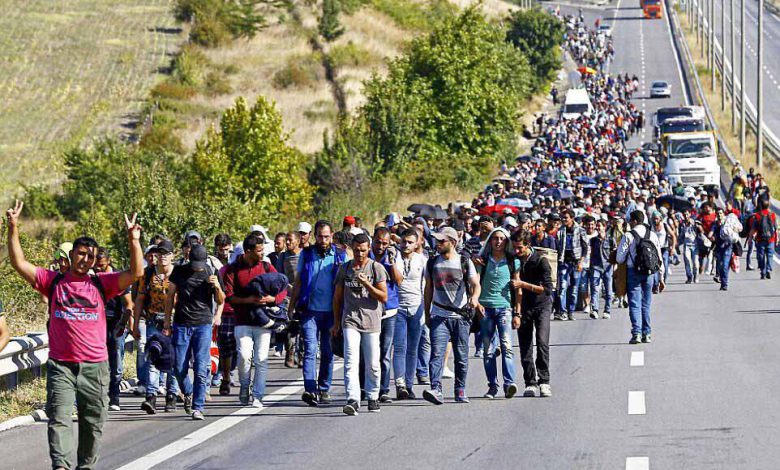 أنقرة تهدد أوروبا بـ 15 ألف لاجئ شهريا