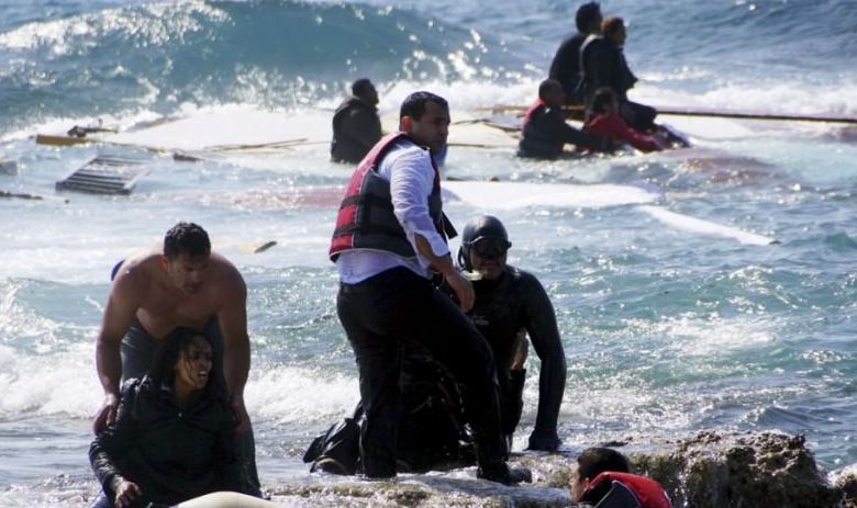 إنقاذ مئات المهاجرين بعد غرق 19 قاربًا قبالة السواحل الليبية