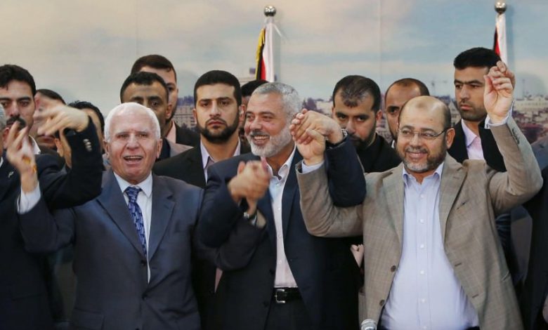 وفد فتح يسلّم حماس طروحات لإنهاء أزمات غزة