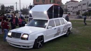 أول سيارة ملكية لزفة العرسان في قطاع غزة