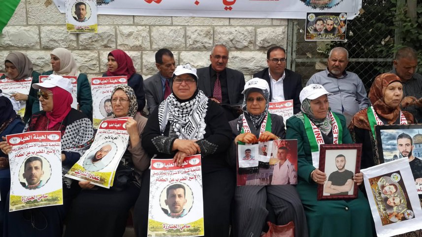 الفصائل الفلسطينية والأحزاب اللبنانية تواصل وقفاتها الداعمة للأسرى