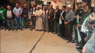الجهاد تنظم وقفة تضامنية مع الأسرى المضربين في مخيم الرشيدية