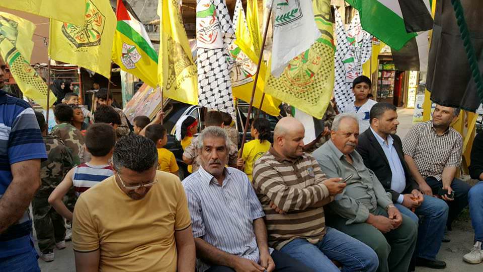 وفد قيادي من حركة فتح يزور خيمة الاعتصام في مخيم البارد