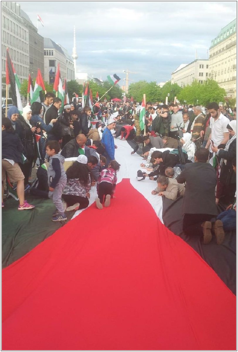 رفع اطول علم لفلسطين في برلين