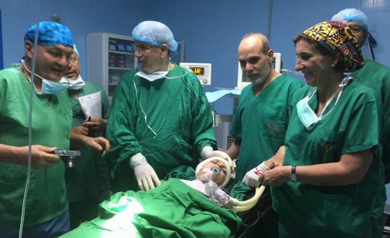 وفد طبي أكاديمي ألماني يجري عمليات جراحية معقدة في لبنان