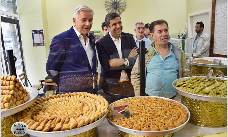 زيارة وفد برلماني الى محل الحلويات Damaskus Konditorei في شارع العرب في برلين