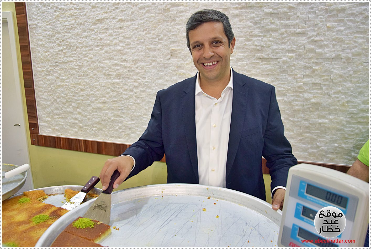 زيارة وفد برلماني الى محل الحلويات Damaskus Konditorei في شارع العرب في برلين