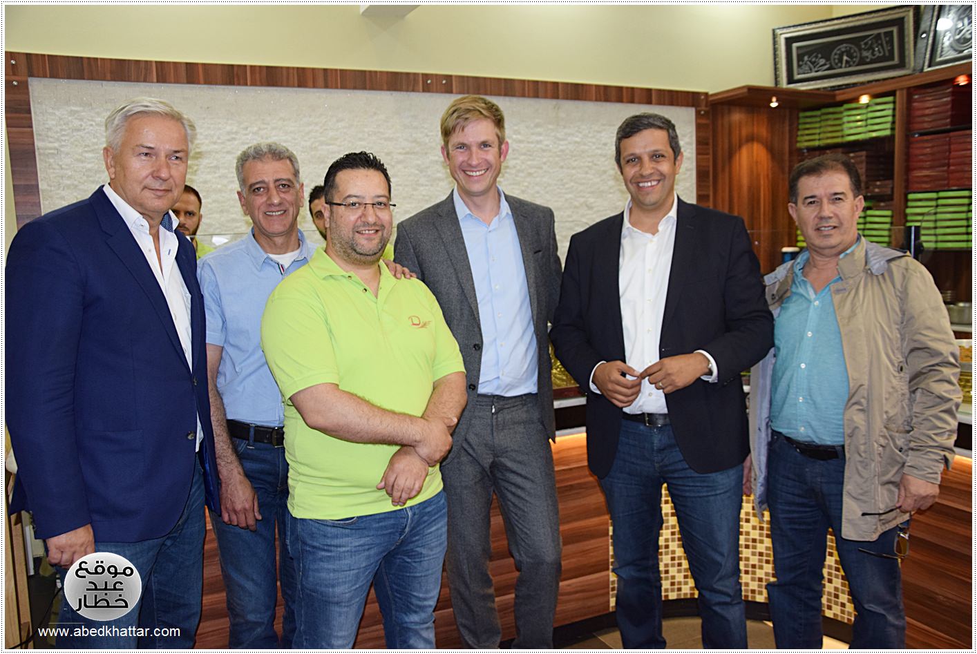 زيارة وفد برلماني الى محل الحلويات Damaskus Konditorei في شارع العرب في برلين