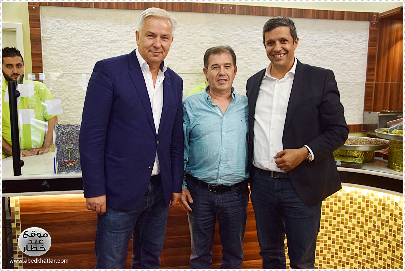 زيارة وفد برلماني الى محل الحلويات Damaskus Konditorei في شارع العرب في برلين